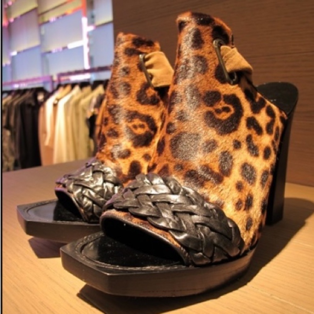 MaxMara Leopard Hair Leather Suede Ankle Strap Heel Sandal Size 36 / US 6